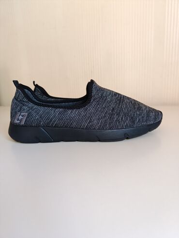 женские беговые кроссовки adidas: Размер: 41, цвет - Серый, Новый