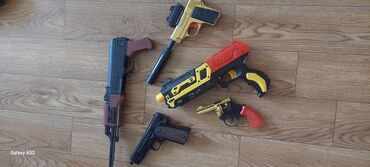 стильные платья оптом от производителя: Набор из пяти игрушечных пистолетов разных моделей и расцветок