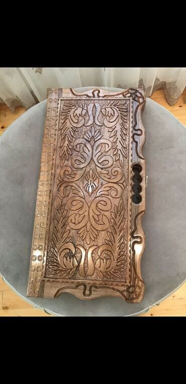 Nərdlər: Bu, təbii ağacdan hazırlanmış, əl işi nard taxtasıdır. Taxtanın səthi -da lalafo.az — 8 Nərdlər: Bu, təbii ağacdan hazırlanmış, əl işi nard taxtasıdır. Taxtanın səthi — 8