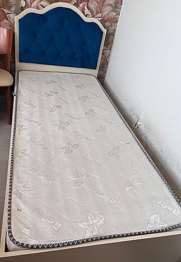 Tək nəfərlik çarpayı satılır. Dəst çarpayı karkası, yumşaq başlıq və