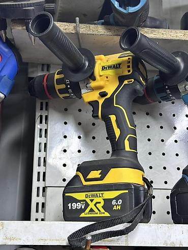 Аккумуляторная дрель-шуруповёрт DeWalt XR с боковой рукояткой