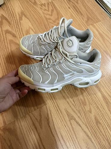 kamel torba: Nike Air Max Plus (TN) patike – bež/bele - Model: Air Max Plus — 1