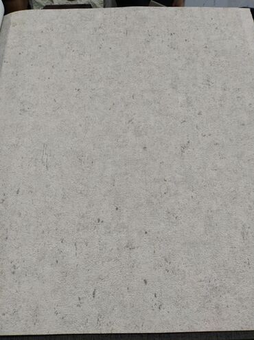 metbex ucun oboylar: Beton effekti divar kağızı – açıq boz tonlarda, minimalistik və müasir
