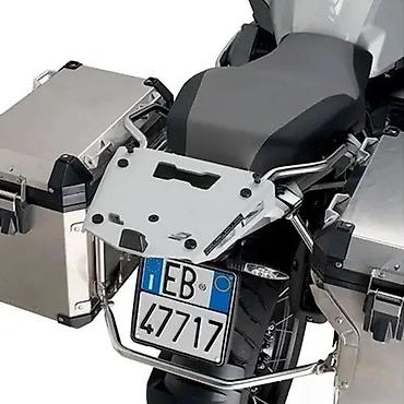 cirada za motor: Čvrst nosač prtljaga za motocikle, izrađen od metala u srebrnoj boji — 1