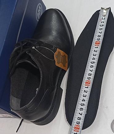 Cipele: Kožne crne cipele – broj 43,Cena: 4990 din (naznačeno na slici). - — 2
