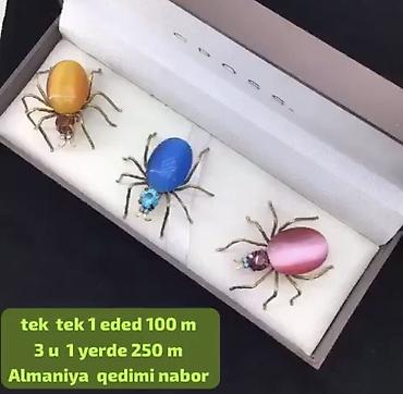 bujuterya: Vintage üslublu bijuteriya dəsti və dekorativ broşlar. Şəkillərdə iki — 1