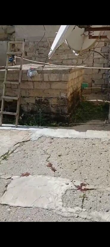 Həyət evləri və villaların satışı: Yeni suraxani Araz market 101 nomreli mektebin yaxinligi. 4 sot — 5