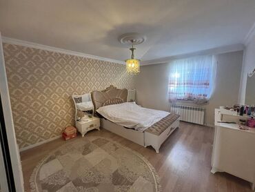 Həyət evləri və villaların satışı: Bakıxanov qəs. 4 otaqlı, 100 kv. m, Orta təmir — 4