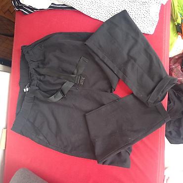 Kompleti: Ženska odeća – set komada - Crna bluza od laganog materijala, V-izrez — 7