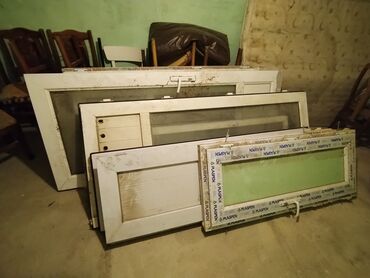 plastik pencere setkasi: Fərqli ölçülərdə və dizaynlarda, şüşə və qapı paneli elementləri olan