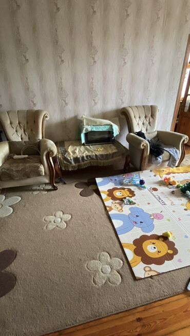 Kirayə qaraj: 0.06ha torpaq sahəsi. 109.6 kv.m yaşayış, 64.6 kv.m köməkçi sahə — 22