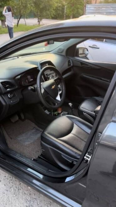 Chevrolet: Chevrolet Spark: 2017 г., 0.1 л, Типтроник, Бензин, Хэтчбэк