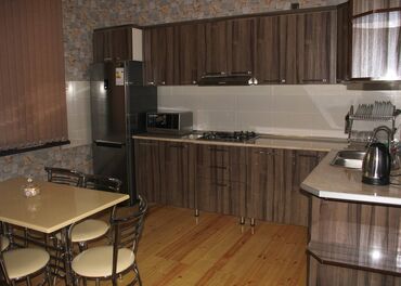 Günlük kirayə evlər: 95 kv. m, 3 otaqlı, Kanalizasiya, Kombi, Qaz — 7