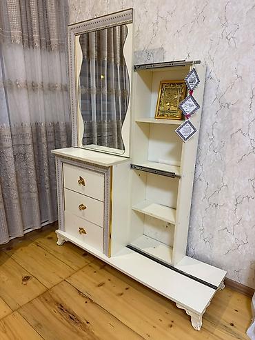 guzgulu skaf: Polka terefın Qapısı yoxdur eynen wekıldekı kımıdır — 1