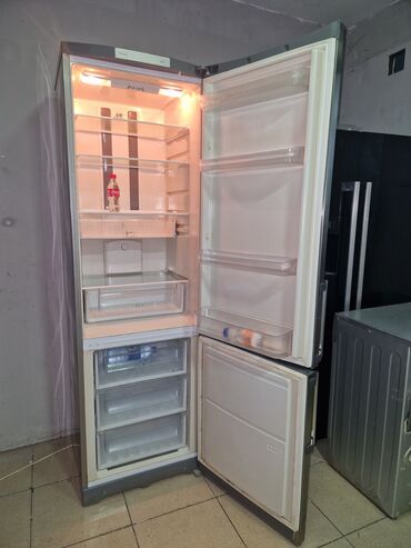 masin ucun soyuducu satisi: İşlənmiş 2 qapılı Hotpoint Ariston Soyuducu Satılır, rəng - Gümüşü, Təkərli