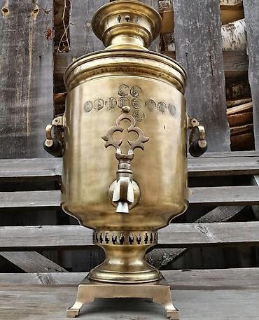 Samovarlar: Mövzu: Pirinç kömürlü samovar – klassik rus üslubu Təsvir: - — 2