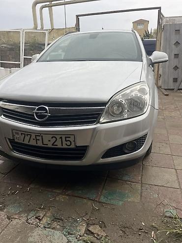 опел: Opel Astra Caravan (universal), gümüşü rəng. Texniki və funksional — 1