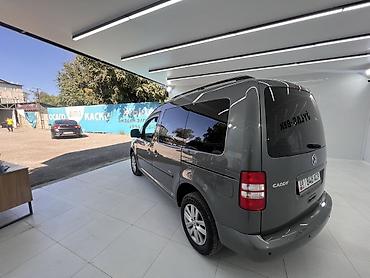 места: Volkswagen Caddy: 2013 г., 1.2 л, Механика, Бензин, Универсал — 6