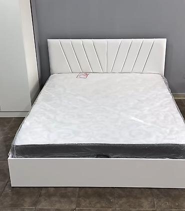 setka çarpayı: Ağ rəngdə müasir yataq dəsti - Minimalist dizaynlı, düzbucaqlı baza — 1