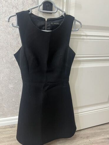 Gündəlik donlar: ZARA BASIC qadın paltarı - Rəng: qara - Model: klassik “little black
