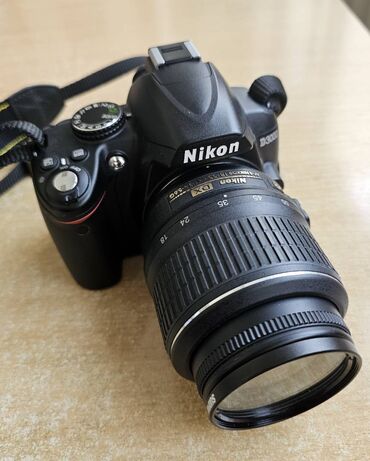 komplet za video nadzor: Digitalni foto aparat Nikon D3000, skoro nov samo 4200 okidanja