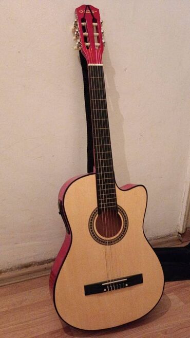 струны для гитары для начинающих: Klassik Elektro Gitara Alınıb istifadə olunmayıb. Yenidir. Üzərində