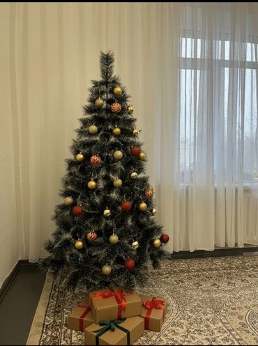 Ёлки: Искусственная новогодняя ёлка с шишками и ягодами, на металлической — 6