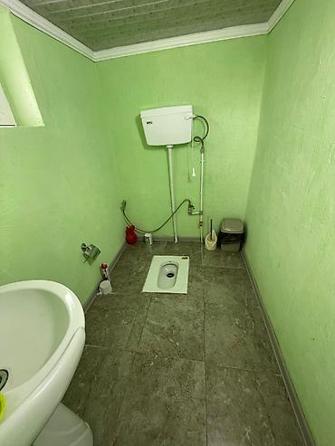 Продажа коттеджей и домов: Продается дом. Фасад здания утеплен и выполнен в ярком оттенке, что — 5