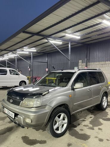 матор для лодки: Серый кроссовер Nissan X-Trail, подходящий для городских поездок и