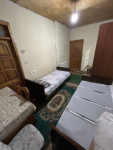 Otaqlar: Montində yerləşir tək bəyə verilir 200 AZN
Kommunal daxildir — 3