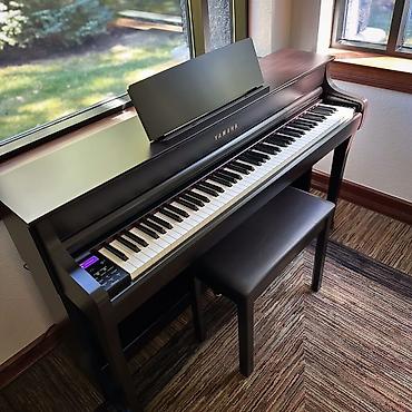 klarnet sol: Yamaha rəqəmsal pianino – 88 tam ölçülü, çəkili (hammer action) — 1