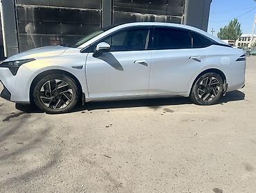 Другой электротранспорт: Электромобиль AION S Plus - Кузов: седан, серебристый цвет - Задние — 9