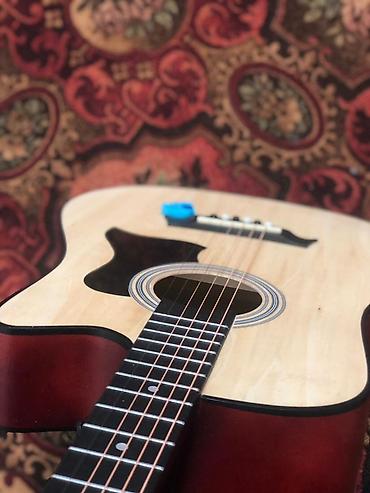 Гитары: Акустическая гитара формата дредноут с вырезом (cutaway) для удобного — 8