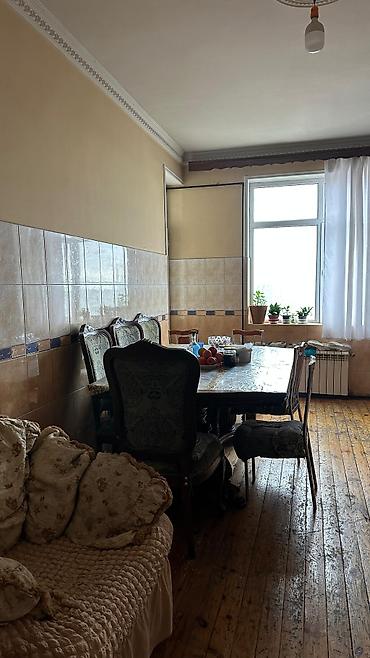 Köhnə tikili: Geniş və işıqlı mənzil interyeri - Klassik dizaynlı geniş zal — 11