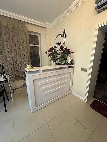Salon, tibbi mebel: Ağ rəngli resepsiyon masası - Material: MDF/laminat tipli taxta — 1