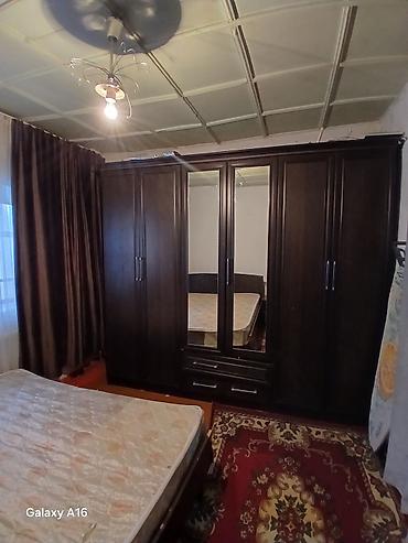 Долгосрочная аренда домов: Сдаётся простая меблированная квартира/дом с отдельной кухней и двумя — 6