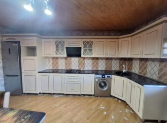 деталировка мебели: *ZB* *MEMBRAN MƏTBƏX* Qiymət *1300 AZN* ölçü *5.5* üzerinde *qaz moyka