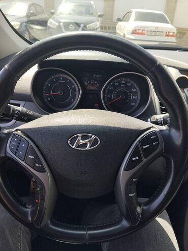 Hyundai: Hyundai Elantra: 2 l | 2014 il Sedan — 13