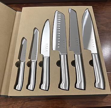 мясной нож: Набор кухонных ножей Smeg — 5 предметов в подарочной коробке. Состав — 5