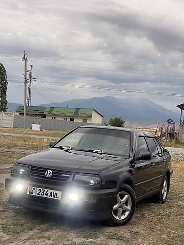 Volkswagen: Volkswagen Vento: 1996 г., 2 л, Автомат, Бензин, Седан — 4