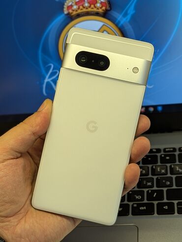 телефны: Google Pixel 7, Б/у, 128 ГБ, цвет - Белый, В рассрочку, 1 SIM, eSIM