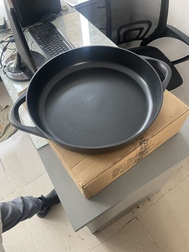 чугунная посуда: Чугунный антипригарный жаровня 3000 сом Lazzet