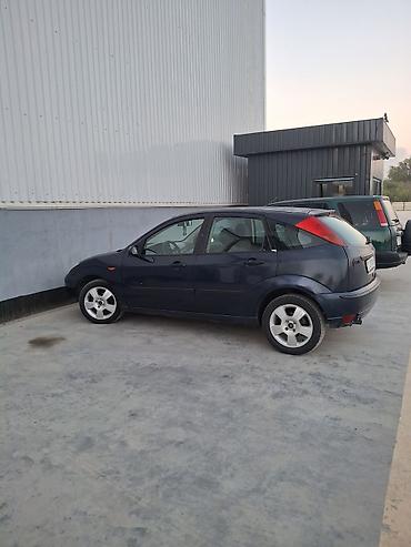 Ford Focus: 2002 г., 1.6 л, Механика, Бензин, Хэтчбэк