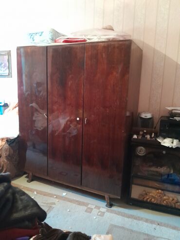 Dolablar: Açılan, 3 qapılı Düz dolab, Qarderob, paltar dolabı lalafo.az -da Dolablar: Açılan, 3 qapılı Düz dolab, Qarderob, paltar dolabı