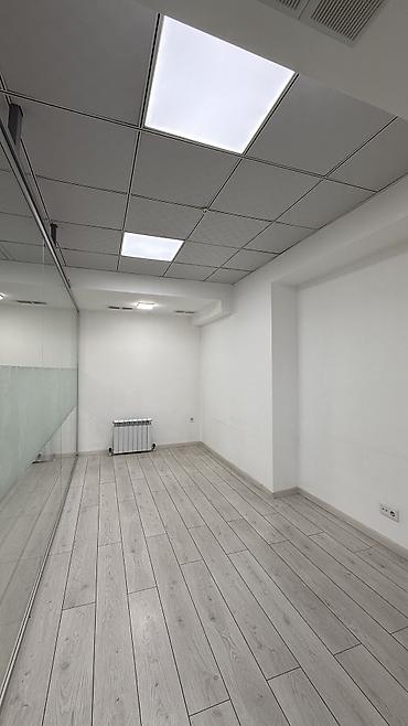 Коммерциялык мүлк: Ижарага Кеңсе бөлмөсү: 80 м², Бизнес борборунда, Ремонту менен — 3