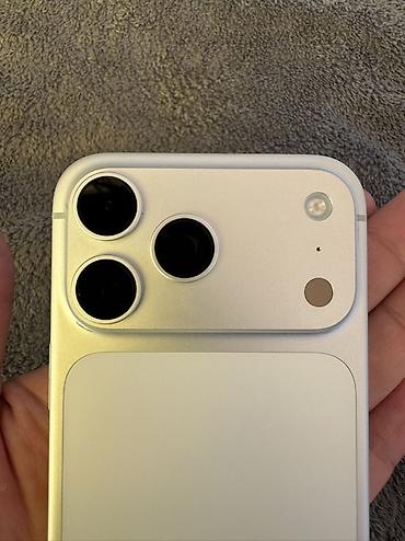 сумка новый: IPhone 17 Pro Max, Б/у, 256 ГБ, Серебристый, Чехол, 100 % — 1