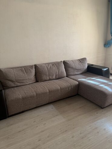 металлический диван: Угловой диван, цвет - Коричневый, Б/у