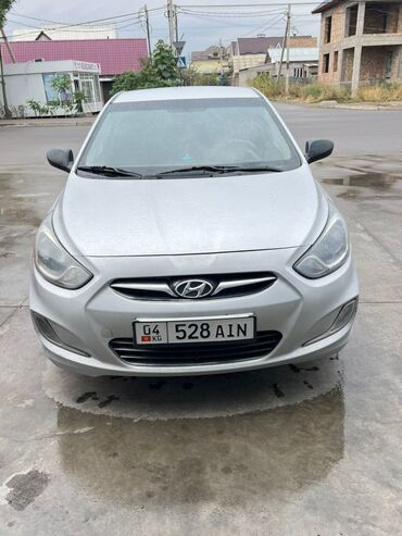 Hyundai: Hyundai Solaris: 2012 г., 1.4 л, Механика, Бензин, Седан