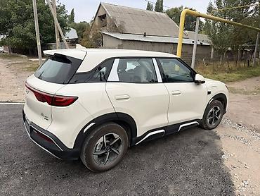 BYD: BYD — салон автомобиля, светлый кожаный интерьер - Просторный салон с — 4