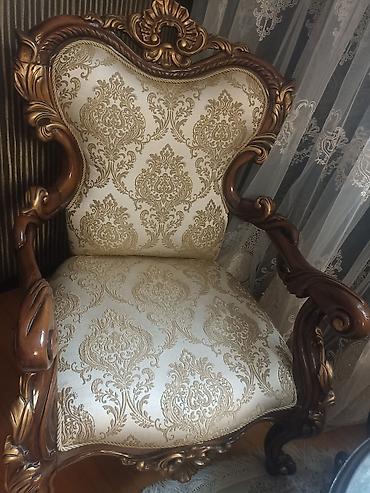 pufik divan: Barokko üslubunda dəst mebel Tərkib: - 1 ədəd üçnəfərlik divan - 1 — 1